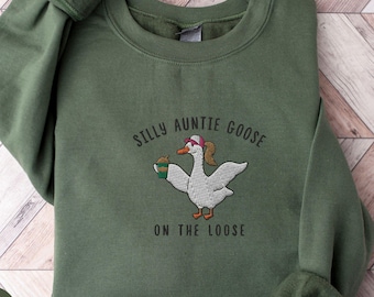 Silly Goose Embroidered Auntie Sweatshirt, Cool Aunts Club Crewneck,Funny Goose Lover Shirt Gift for Aunt,New Pregnancy Announcement Sweater