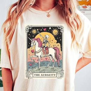 Chemise de carte de tarot audacieuse, t-shirt squelette sarcastique, cadeau de Noël maman mystique, t-shirt amateur de tarot licorne magique, trucs de sorcière arc-en-ciel