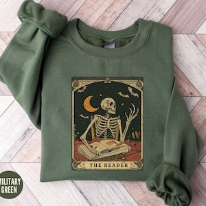 Leser Tarot Karte Shirt, Skelett Lesung Sweatshirt, Unisex Tarot Karte Shirt, Buch Liebhaber Geschenk, Bücherwurm Pullover, Bücherwurm Rundhalsausschnitt