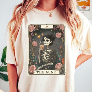 Chemise carte de tarot la tante, t-shirt squelette pour femme, t-shirt tante amateur de café Comfort Colors®, cadeau tante pour la fête des mères, annonce de grossesse à une soeur