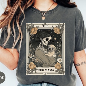 Mops Shirt, Comfort Colors® Mops Mama Tarot Karte T-shirt, Mops Geschenk, Halloween Hunde Shirt, Skelett Mops Mama Tee, Hund Muttertagsgeschenk
