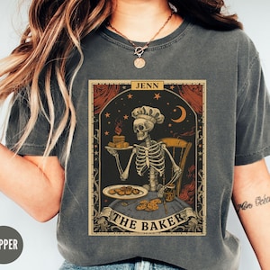 Gepersonaliseerd bakcadeau, skelet tarotshirt voor bakker, grappig shirt voor koekjes bakken, cadeaus chef-kok Halloween, aangepaste T-shirt brood maken