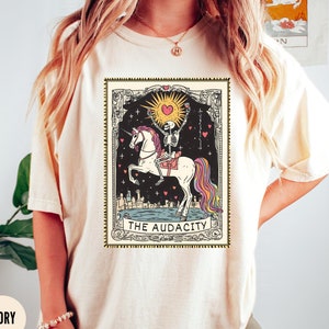 Feminismus sarkastisches Skeleton Tarot-Karten-Shirt, das Audacity-T-Shirt, mystische Mama-Weihnachtsgeschenk, Regenbogen-Witchy magisches Einhorn-Liebhaber-T-Shirt