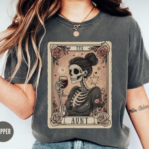 Chemise carte de tarot la tante, t-shirt squelette pour femme, t-shirt tante amateur de vin Comfort Colors®, cadeau tante pour la fête des mères, cadeau de grossesse à une soeur