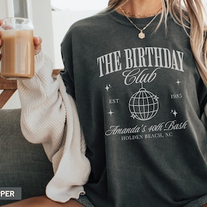 Chemise 40e anniversaire, t-shirt pour fille d&#39;anniversaire couleurs confort, t-shirt voyage fille personnalisé assorti, tenue personnalisée 30e anniversaire, Social Club T