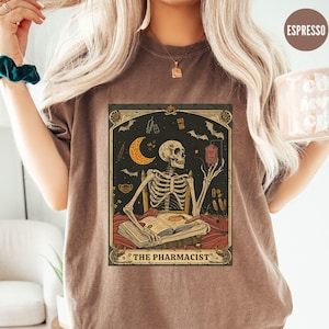 Camiseta de farmacéutico, camiseta de la carta del tarot de esqueleto de Halloween, regalo de técnico de farmacia, camiseta de hospital de emergencia, camiseta de estudiante de medicina CMA PA