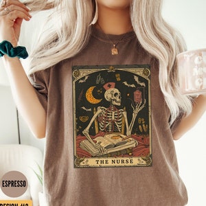 Chemise d'infirmière Halloween squelette drôle, cadeau d'infirmière diplômée, t-shirt d'infirmière automne, cadeau d'infirmière d'école, t-shirt effrayant de carte de tarot d'infirmière pour diplômé