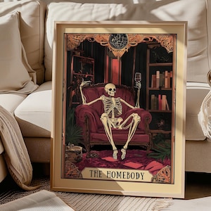 The Homebody-tarotkaart, The Homebody Club-print, sarcastische skeletprint, spookachtige print, woonkamerprint, decor Witchy-bibliotheek