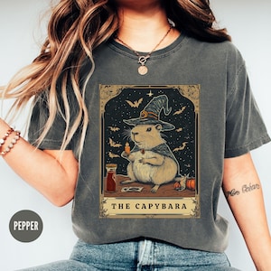 T-shirt de carte de tarot Capybara, chemise Capybara vintage Halloween, jolie chemise d'automne, cadeau fantasmagorique pour les amoureux de Capybara, t-shirt graphique Capy rétro