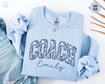 Felpa personalizzata Toile de Jouy per allenatore, regalo personalizzato per allenatore, maglione per allenatore di cheerleading, maglietta con nome dell'allenatore, girocollo Chinoiserie per il giorno della partita, regali per allenatori