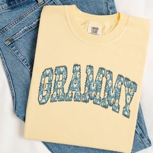 Grammy Comfort Colors® T-shirt, Grandma Shirt, Cute Granny Outfit, Daisy Gramma Tee, Mothers Day Granny Shirt, Floral Mimi Birthday Gift