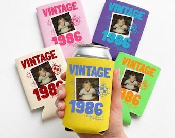 Enfriador de latas para cumpleaños número 40, recuerdo de fiesta con foto personalizada, funda retro para cerveza de cualquier cumpleaños, divertido soporte para bebidas personalizado