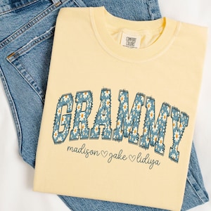 Comfort Colors Grammy Shirt, Custom Grammy Daisy Shirt, Gramma TShirt, Grandkid Names Personalized Grandma Mothers Day Gift, Granny Outfit