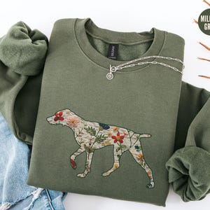 German Shorthaired Pointer Sweatshirt, Wildflowers Pointer Crewneck, German Pointer Mom Sweater, Floral Shorthaired Pointer Mama Gift