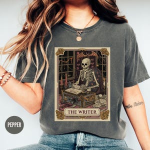Schriftsteller Tshirt, Autor Shirt, Schriftsteller Geschenke, der Schriftsteller Tarot Karte, Geschenk für Schriftsteller Geschenke für Autor Schriftsteller Shirt Tarot Karte Shirt für Schriftsteller