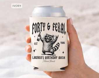 40歳の誕生日用缶クーラー、Feral & Fortyのおもしろアライグマ柄ビールスリーブ、40歳の誕生日パーティーグッズ、スリムサイズとレギュラーサイズのドリンクホルダー