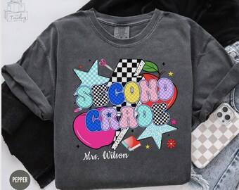 パーソナライズされた2年生教師用シャツ、Retro Comfort Colors®教師チームシャツ、かわいい2年生チームTシャツ、新学期新任教師用Tシャツ