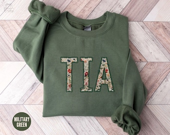 Tia Sweatshirt, Floral Auntie Shirt, New Aunt Sweater, Promoted to Tia Gift, Pregnancy Announcement, Latina Auntie Mothers Day Crewneck