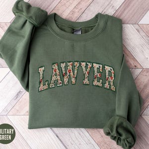 Sudadera de abogado, regalo floral de graduación de abogado, camisetas para abogadas, sudaderas con capucha de la facultad de derecho de Cottagecore, sudadera con cuello redondo para estudiantes de derecho