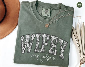 Camiseta personalizada para esposa, camiseta de novia Toile de Jouy, camiseta personalizada para esposa, camiseta floral para luna de miel, camiseta para prometido, regalo de despedida de soltera coqueta
