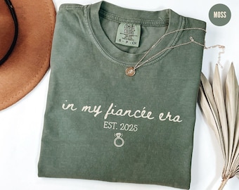 Camiseta personalizada de la era de la prometida Comfort Colors®, camiseta de compromiso, camiseta personalizada para futura esposa, regalo de compromiso, camiseta para despedida de soltera