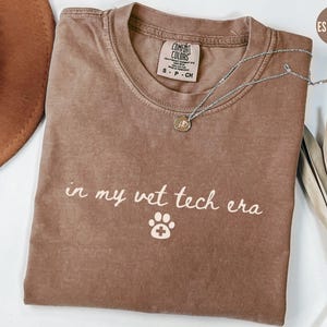 Vet Tech Shrit, Veterinärmedizin-T-Shirt, In meiner Vet Tech-Ära, Geschenk für Tierarzt, Vet Med Nurse Comfort Colors Tee, ADR Grad Geschenk