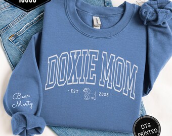 Personalisierter Dackel-Mama-Pullover mit Hundenamen auf dem Ärmel, ideales Geschenk für Dackel-Mamas, Dackel-Shirt