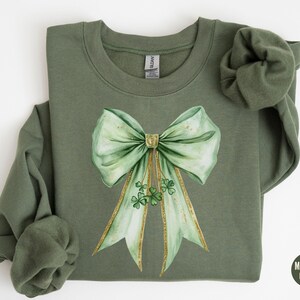 Retro Shamrock Sweatshirt, Coquette Bow Crewneck, Cute St Patricks Day Sweatshirt, Lucky Sweatshirt, Irish Shirt, Four Leaf Clover Sweater