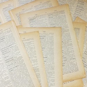 Pages de dictionnaire français 1936 - upcycling papier vintage pour crafts DIY scrapbooking collages papier mâché collection deco journaling