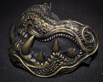 Máscara de samurái Yakuza de dragón dorado
