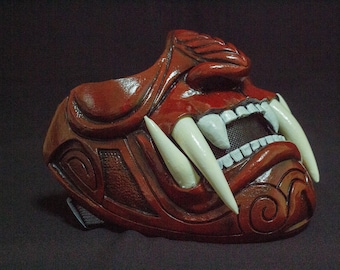 Máscara de samurái Oni rojo - Armadura japonesa Menpo - Media máscara de asesino Ronin de resina hecha a mano - Accesorio de cosplay de fantasma shinobi - Escudo facial de demonio
