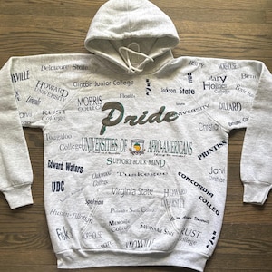 Felpa con cappuccio vintage anni '90 delle università afroamericane Pride Black Mind HBCU AOP, prodotta negli Stati Uniti.