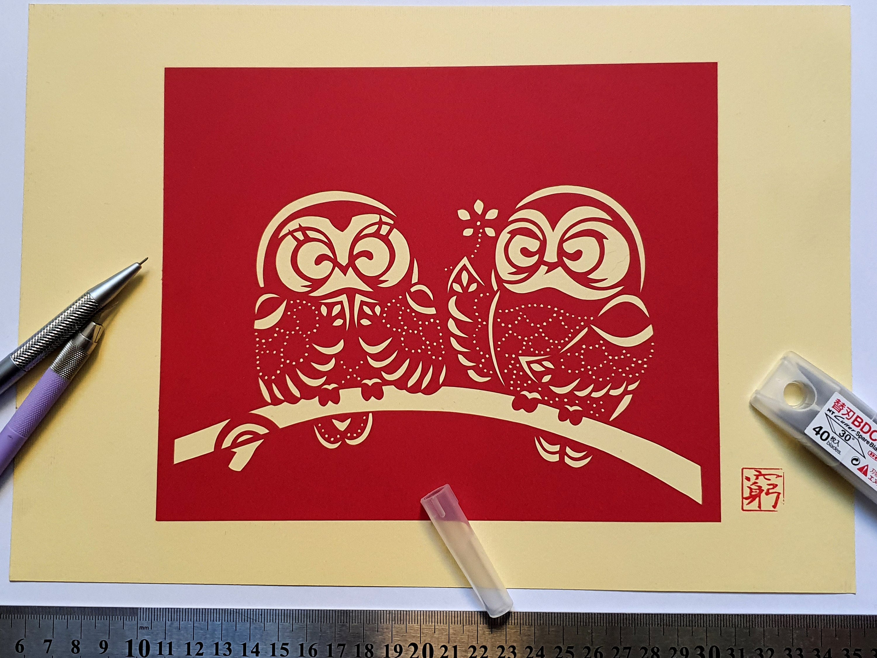 Arte original feita à mão com corte de papel “Corujas apaixonadas”, corte de papel (kiri-e)