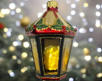 Vintage Christmas MCM 1950 Milk Glass Santa Lantern Twinkle