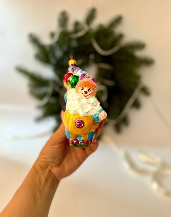 風船を持ったピエロのクリスマスガラスオーナメント、クリスマスツリー