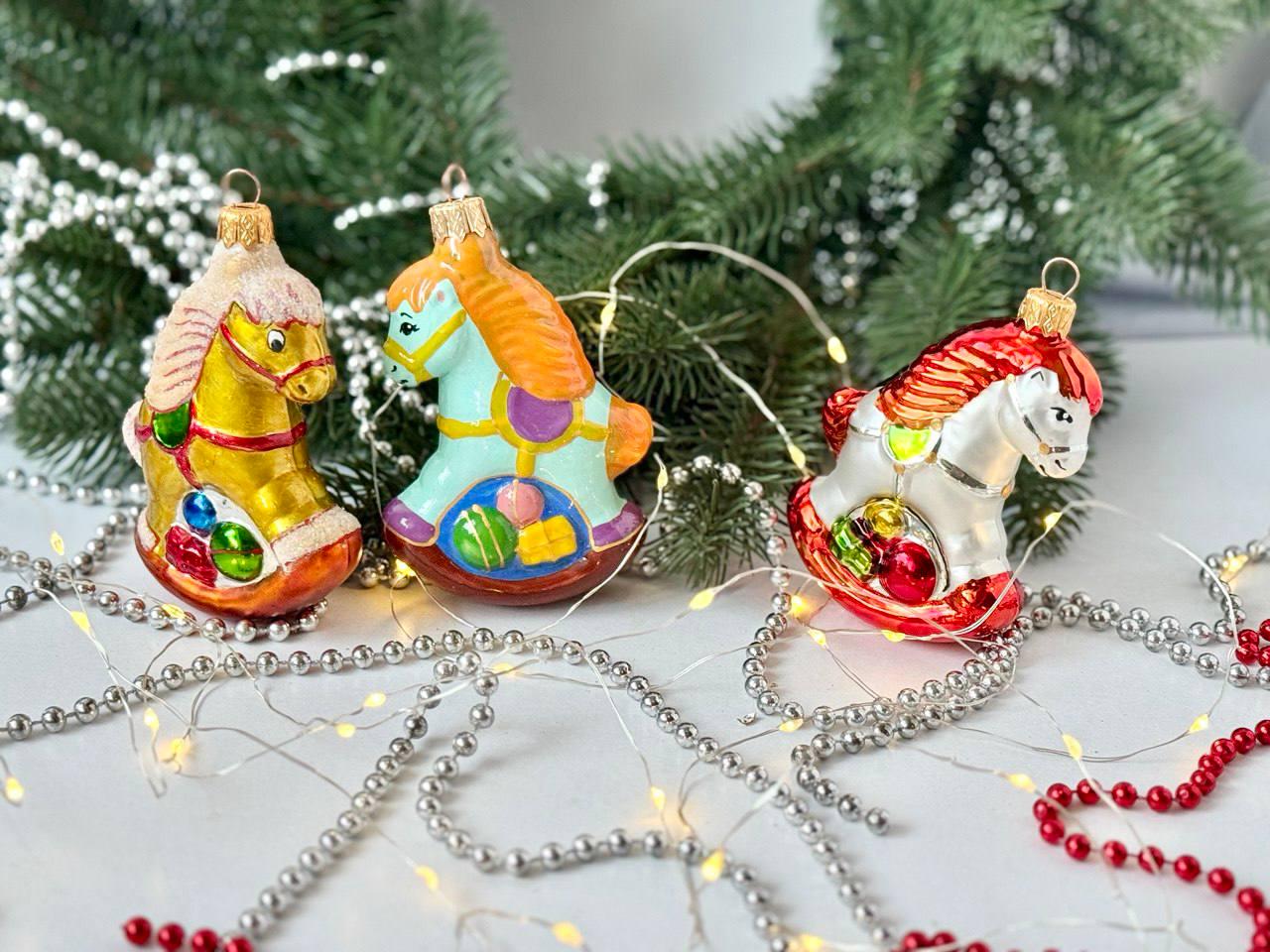 ガラス製ロッキングホースオーナメント、ヴィンテージスタイルの