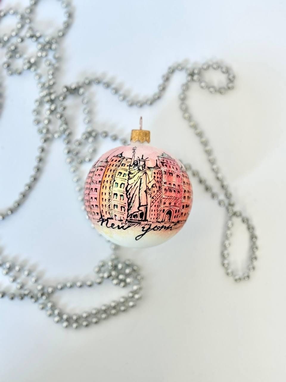 New York City Straat Kerstbal Ornament – Decoratieve Kerstbal Voor Kerstboom Of Feestdecoratie | Hoogwaardig PC-plastic, Goud/zilver Accenten