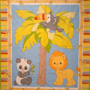 Panel de tela PANDA, LEÓN, TUCÁN en un árbol enmarcado en bambú. Póster de pared y parte superior de edredón: algunas ideas. Verde lima, azul bebé, gris 35" X 45"