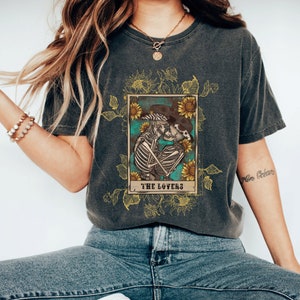 Retro Halloween Comfort Colors Shirt Vintage Skeleton Tarot T shirt Witchy Fall Clothing Goth Spooky Season Gothic Cottagecore Aesthetic