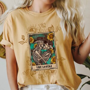 Retro Halloween Comfort Colors Shirt Vintage Skeleton Tarot T shirt Witchy Fall Clothing Goth Spooky Season Gothic Cottagecore Aesthetic