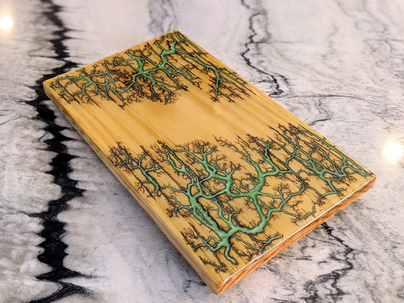 CUSTOM Burned M Sushi Board Feat. Seafoam Grüne Äste | Etsy