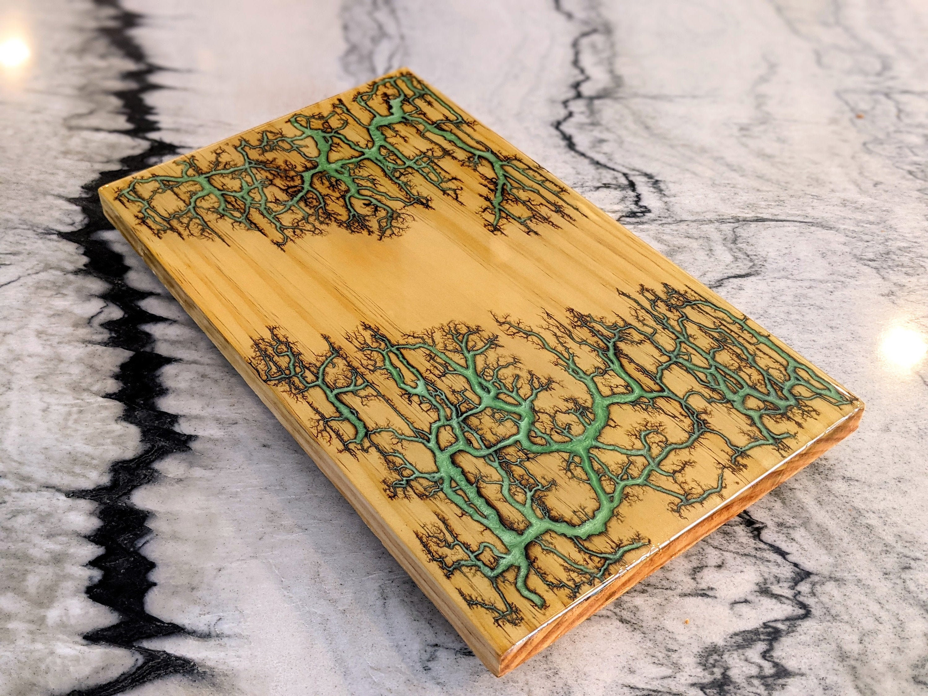 CUSTOM Burned M Sushi Board Feat. Seafoam Grüne Äste | Etsy