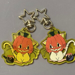 Simpatico portachiavi gatto zucca - giallo bifacciale colorato acrilico - stella attaccamento Halloween cosplay intaglio jack o lanterna faccia spettrale spoopy