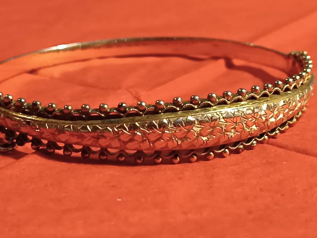 Antique Edwardian 9ct Gold Hinge Bangle, Engraved Shamrock Motif