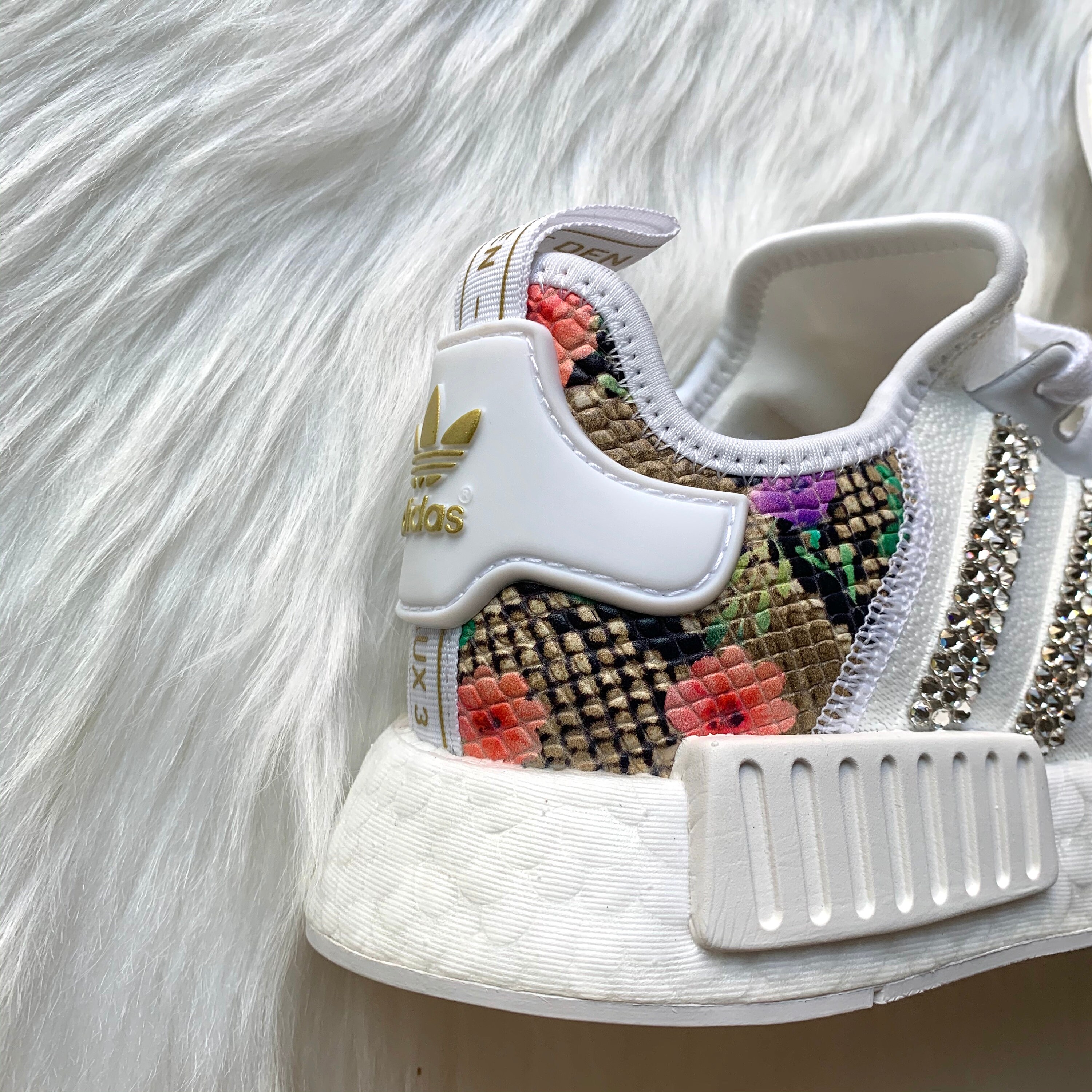 SwarovskiÂ® Adidas NMD R1 Zapatos Personalizados Floral Print | Etsy