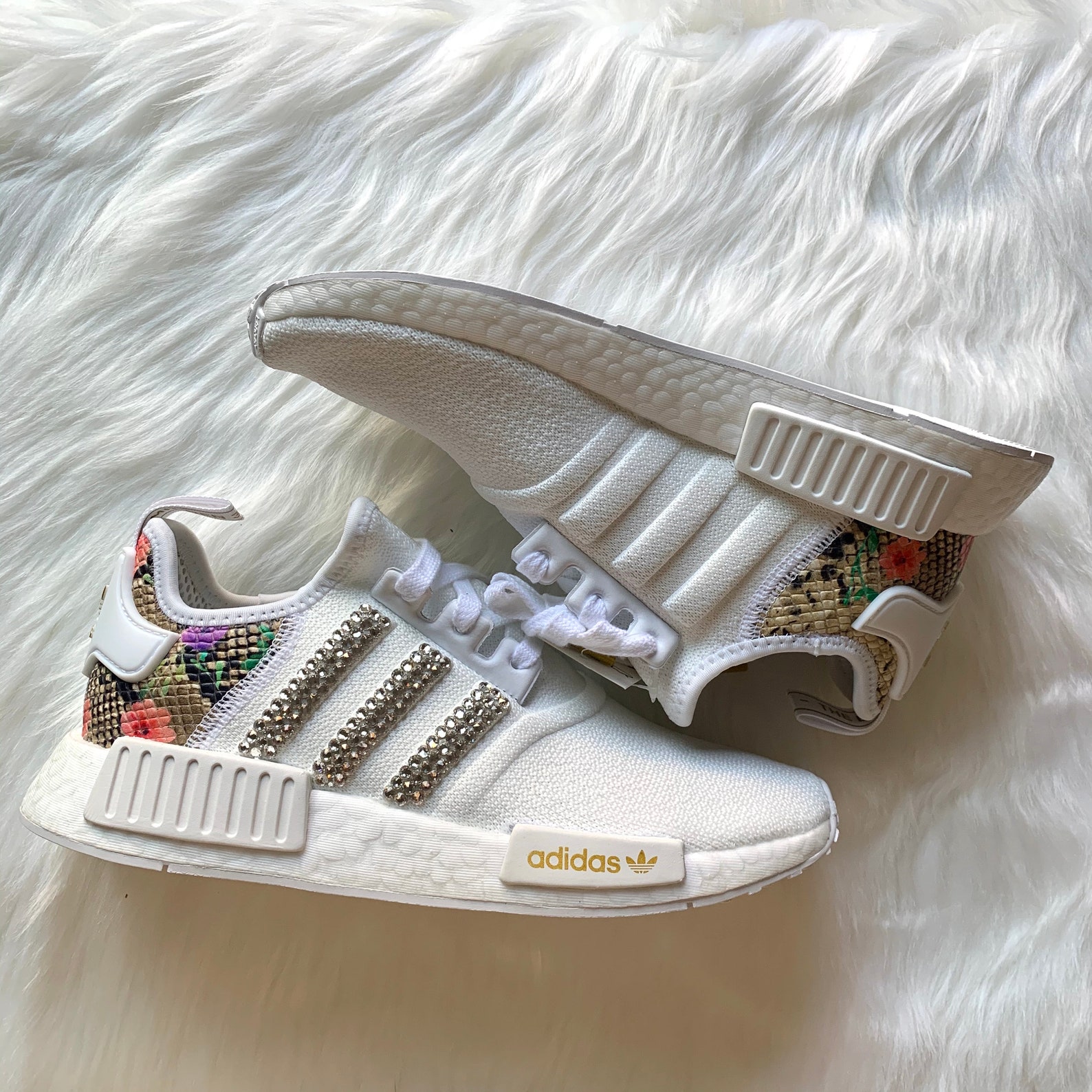 SwarovskiÂ® Adidas NMD R1 Zapatos Personalizados Floral Print | Etsy