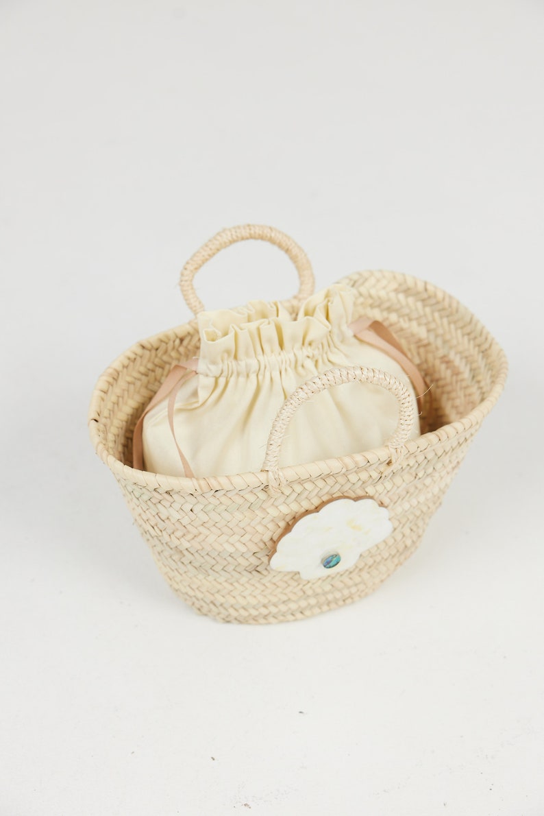 Mini Mother of Pearl Clam Shell Basket Bag image 3
