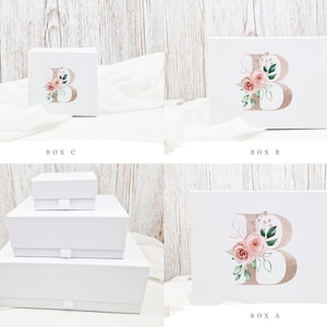 Puede incluir: Tres cajas de regalo blancas con un dise&ntilde;o floral y la letra "B" en la parte superior. Las cajas est&aacute;n etiquetadas como "Caja A", "Caja B" y "Caja C".