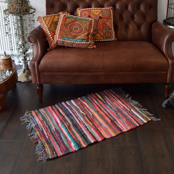 Tapis fait main en chiffon chindi - fabriqué à partir de tissus 100 % recyclés - tapis bohème multicolore à rayures colorées