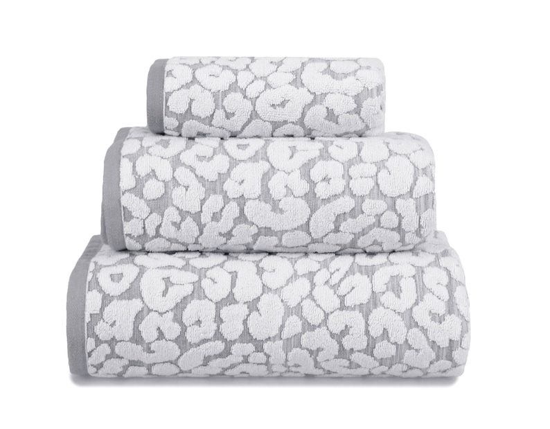 Allure Luxury Jacquard Leopard Print Bath Towels 100% Cotton Stylish Textured Towels Patterned Bathroom Accessories Leopard Decor Grey/White